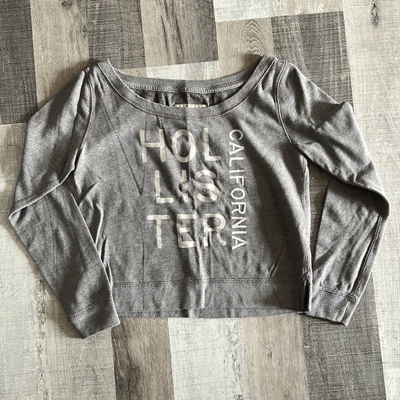 Hollister Gray Crew Neck Crop Sweatshirt with large Silver Logo - Size S - Picture 2 of 6